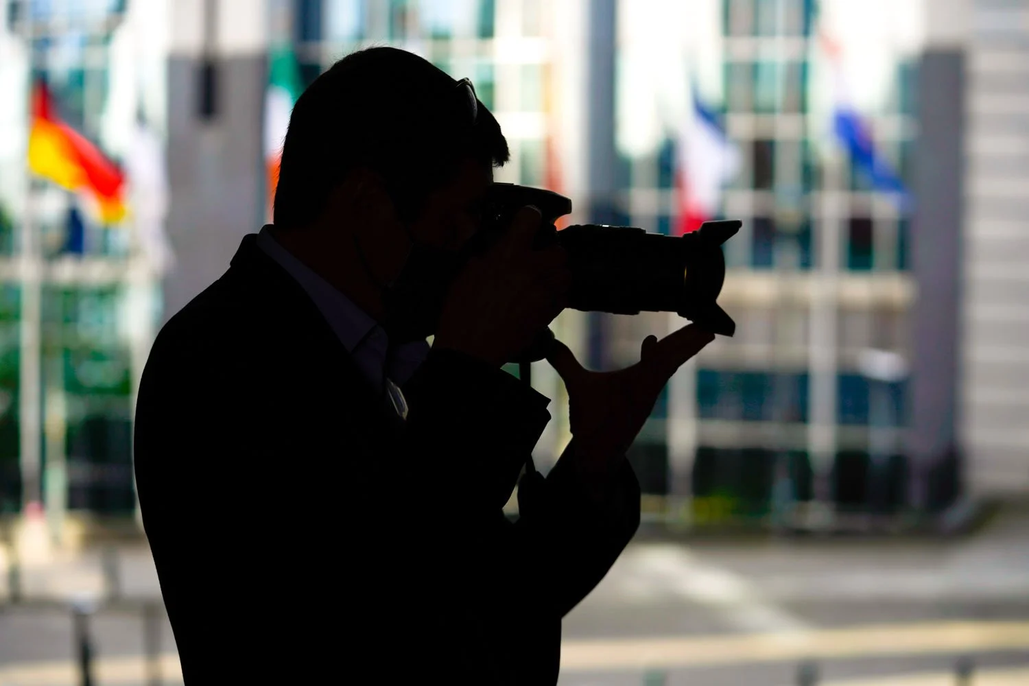 Paul Marnef, photographe professionnel de ISOWAY en action dans le quartier européen de Bruxelles