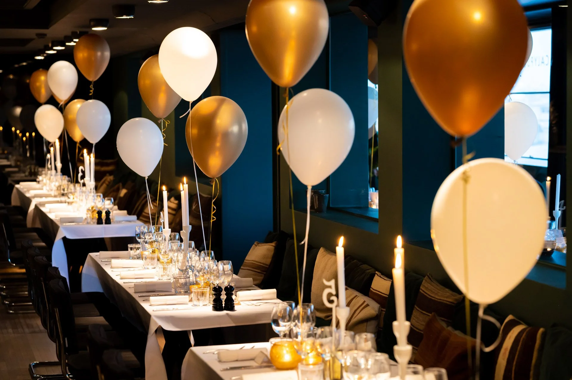 Tables laid and decorated with white and gold balloons for an evening at the Calypso in Knokke.