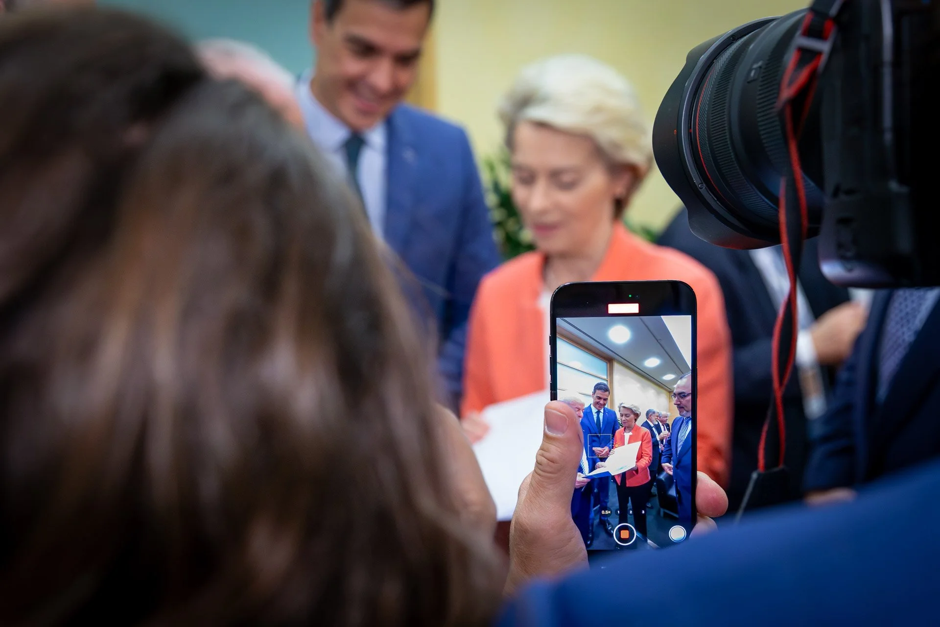Photographe professionnel à Bruxelles, photo de Pedro Sanchez et de Ursula von der Leyen