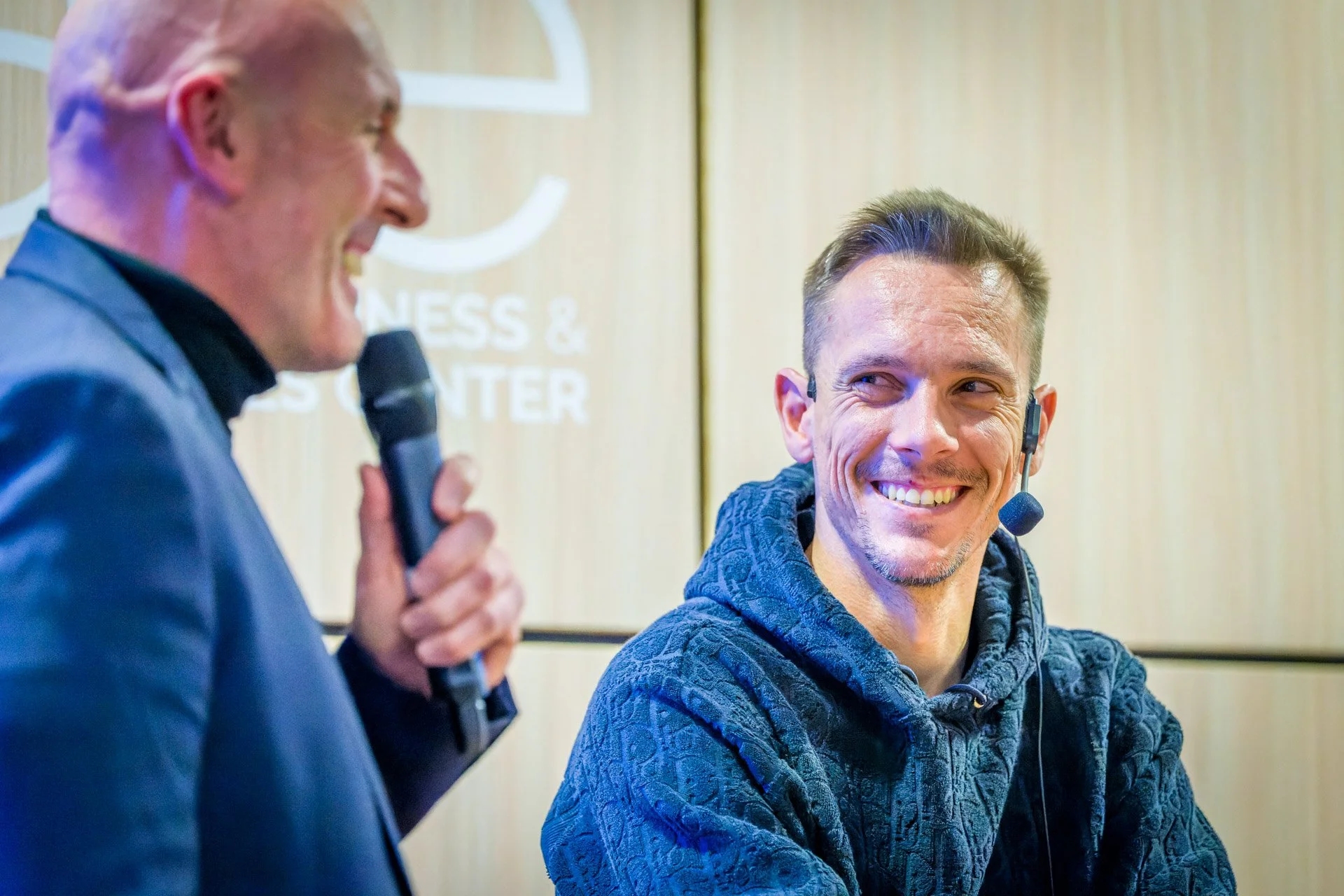 Photo professionnelle de Charles Caprasse et de Philippe Gilbert souriant
